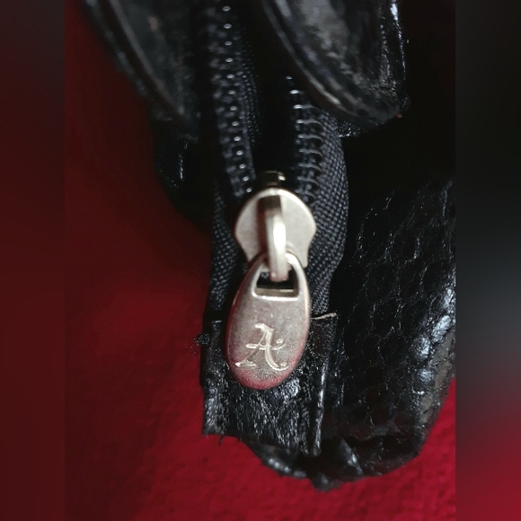 Accessorize shiny black snakeskin clutch purse - Picture 3 of 15